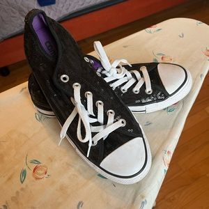 Like new Black glittery converse all stars . Only worn a couple time